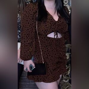 Short brown/black spotted dress.